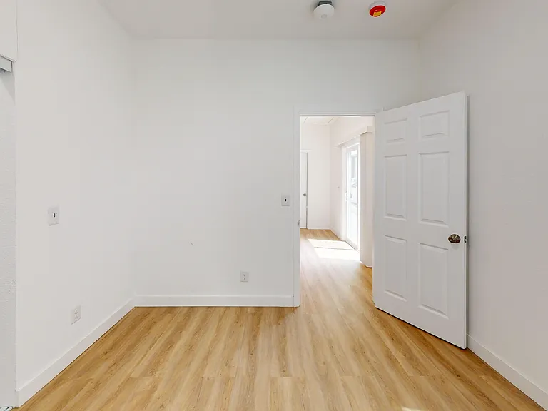 521 W Macarthur Blvd #12 — Photo 9