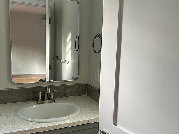 5th image of 18874 S Angeline Ave NE APT 1