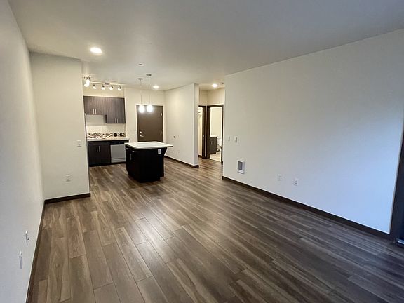 3rd image of 736 8th Ave NE Unit 215