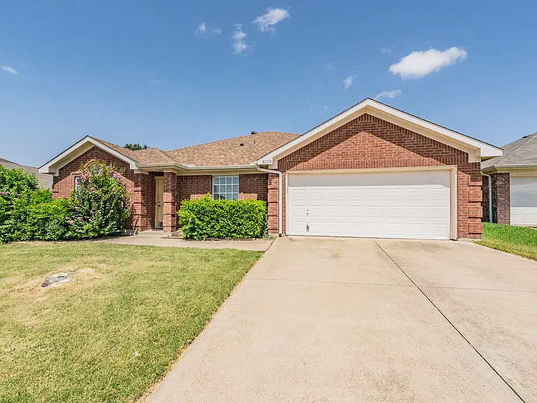 8109 Mosstree Dr — Photo 2