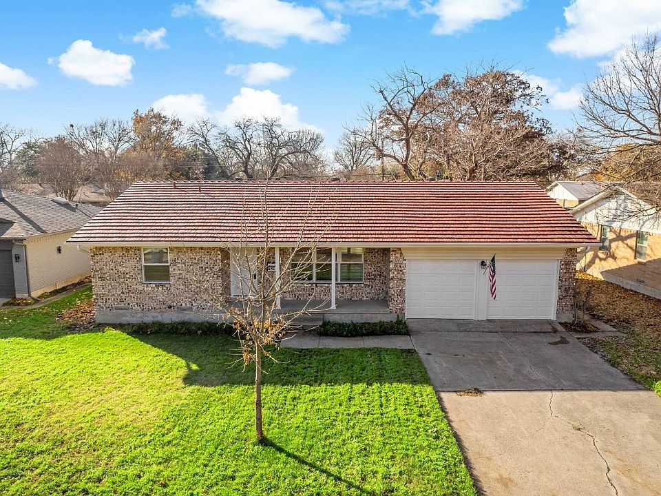 1st image of 2421 Livenshire Dr