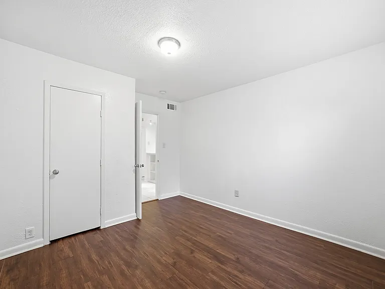 334 Valley Park Dr — Photo 17