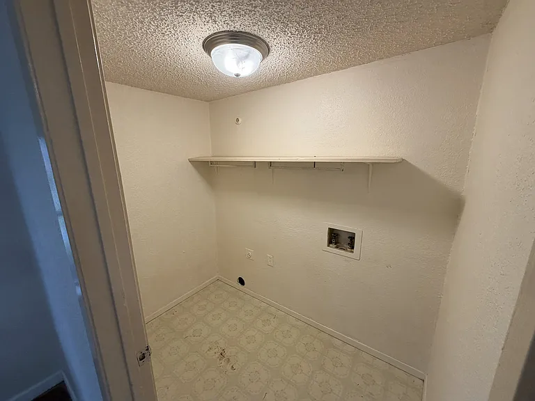 203 E Brin St — Photo 6