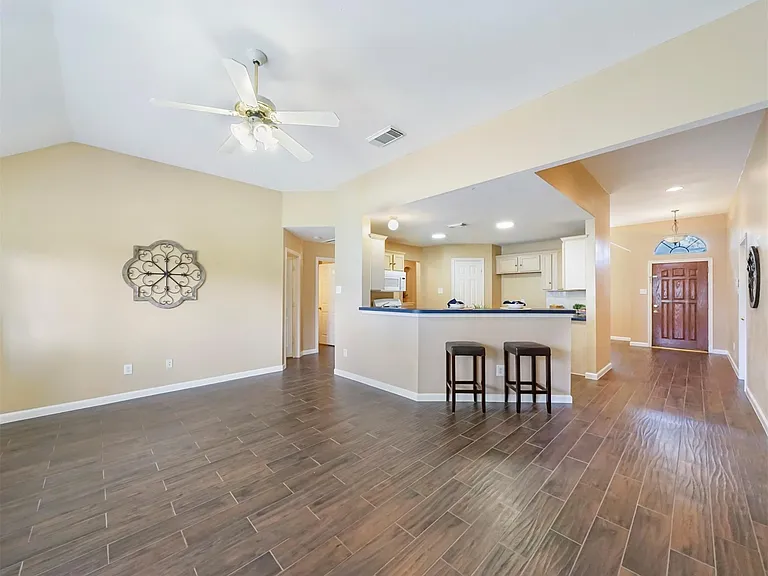 5219 Bay Pines Dr — Photo 6