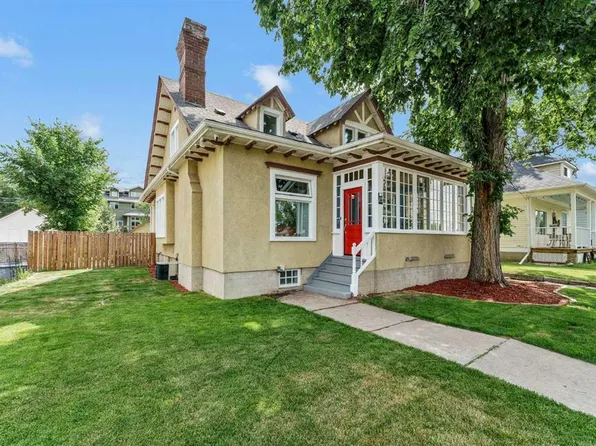 379 N 5th St SE, Medicine Hat, AB T1A 0M7