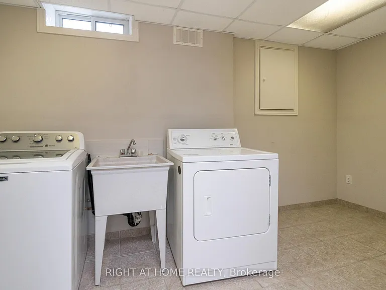 2035 Carleton Ct — Photo 28