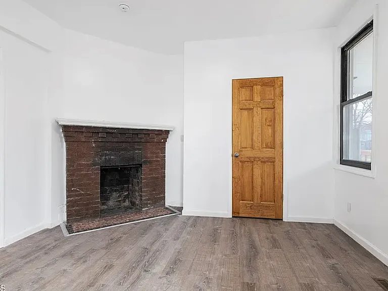 84 N Allen St #1 — Photo 15