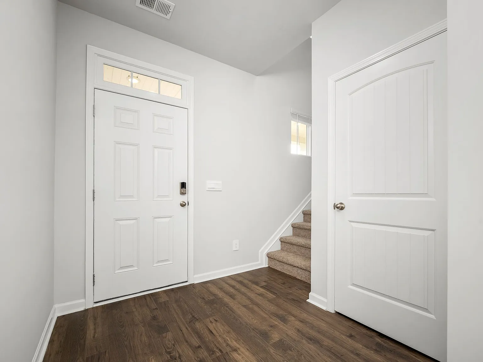 4 bed, 2.5 bath, 2350 sqft, $2,700 — Photo 3