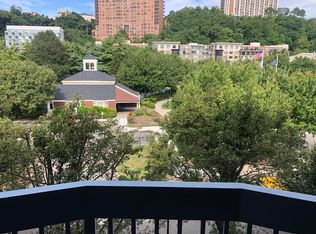 417 Chase Ct, Edgewater, NJ 07020