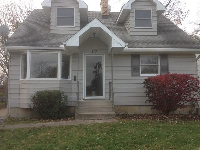 1st image of 717 S Twyckenham Dr