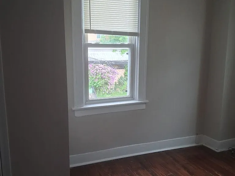 1511-1513 Maple Ave — Photo 5