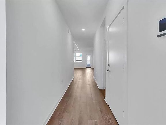 2nd image of 13821 Zuhause Dr