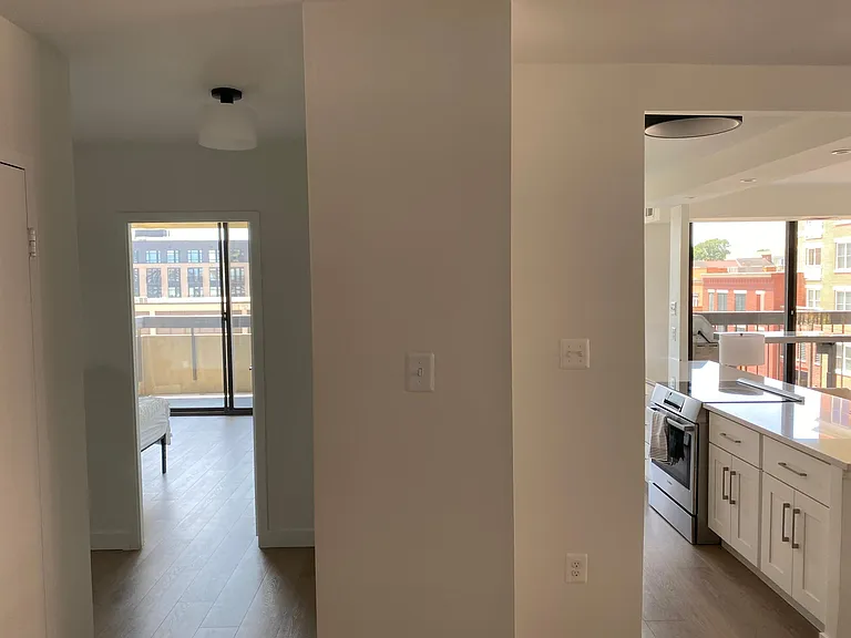 400 Madison St #403 — Photo 10