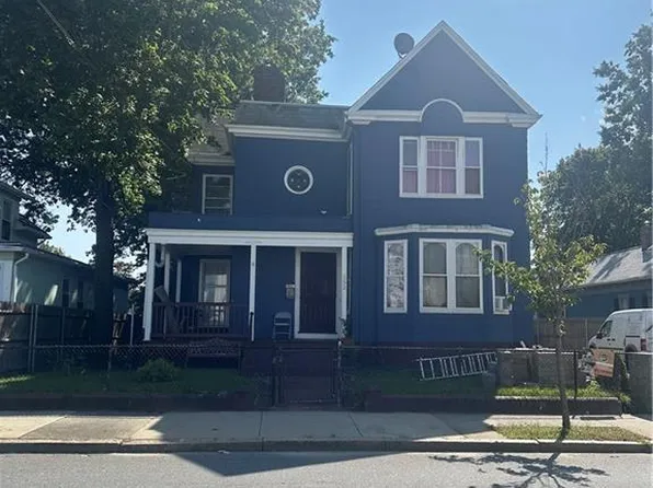 152 Cross St, Central Falls, RI 02863