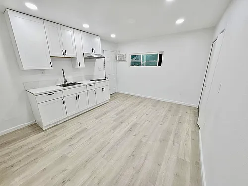 21108 Menlo Ave Photo 1