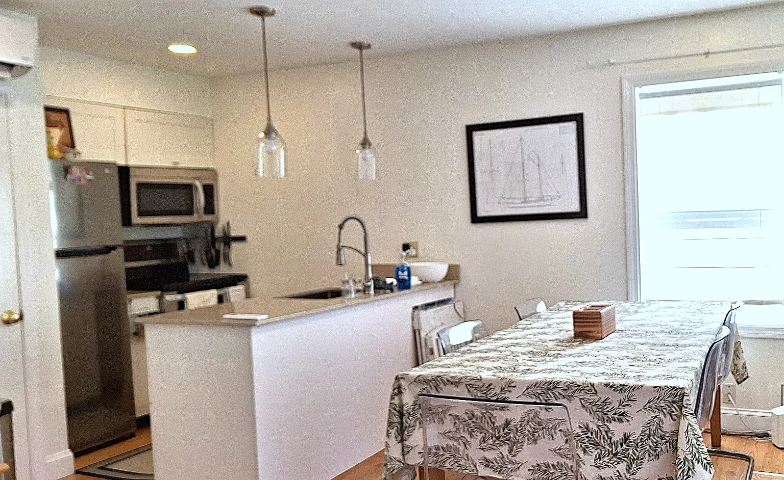 2 bed, 1200 sqft, $2,300 — Photo 4