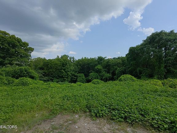 2nd image of 805 Beaman Lake Rd