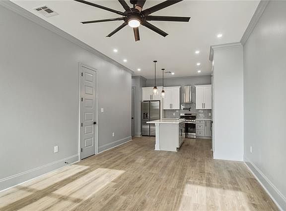 3rd image of 2314 Mardi Gras Blvd