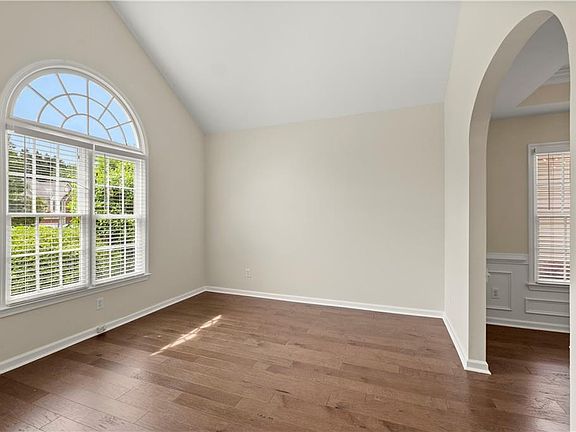 5th image of 1124 Sadlers Way