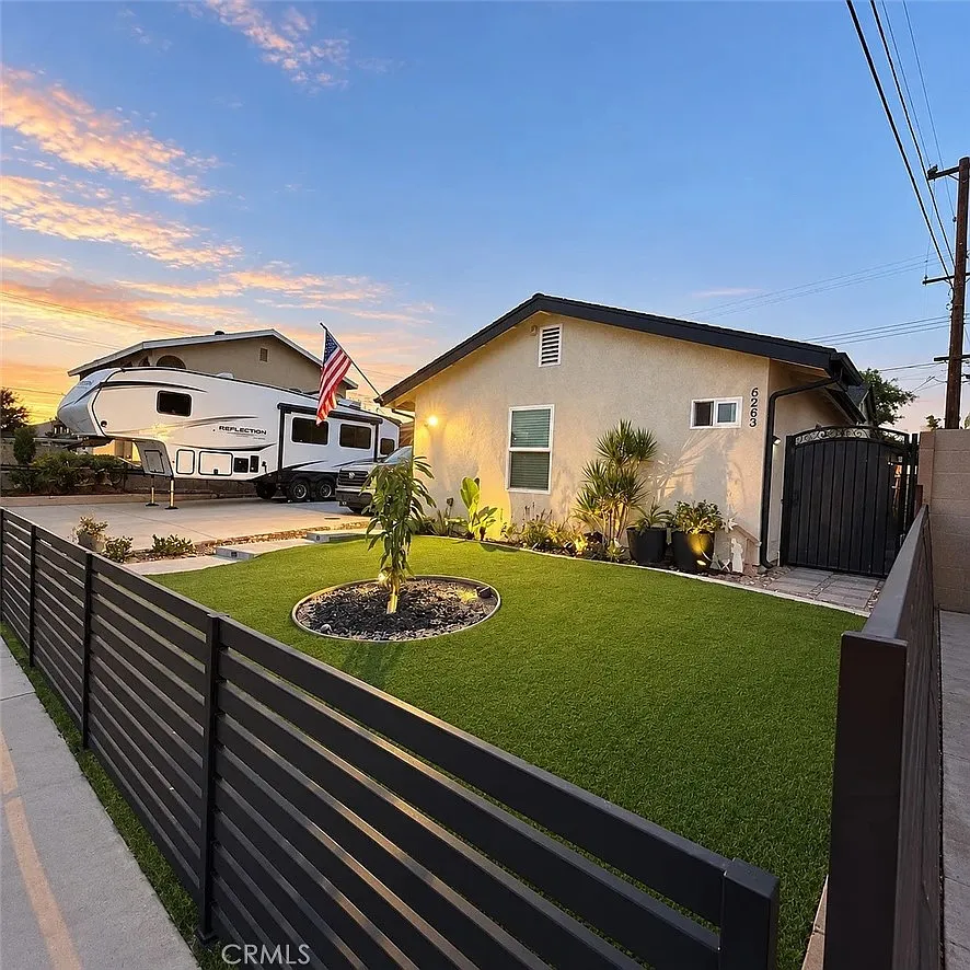 4 bed, 1700 sqft, $5,495 — Photo 3