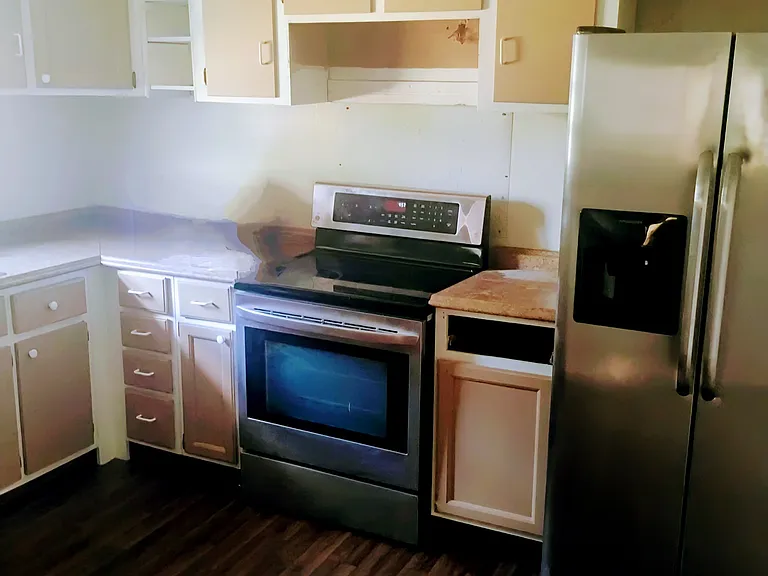 912 Carver St — Photo 1