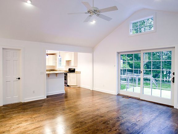 4th image of 18 Barry Ln