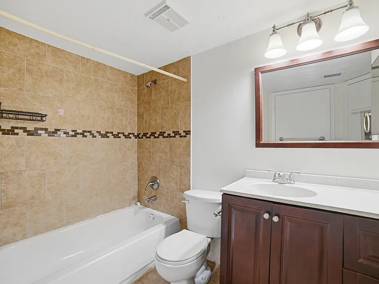 1041 Coral Club Dr #1041 — Photo 18