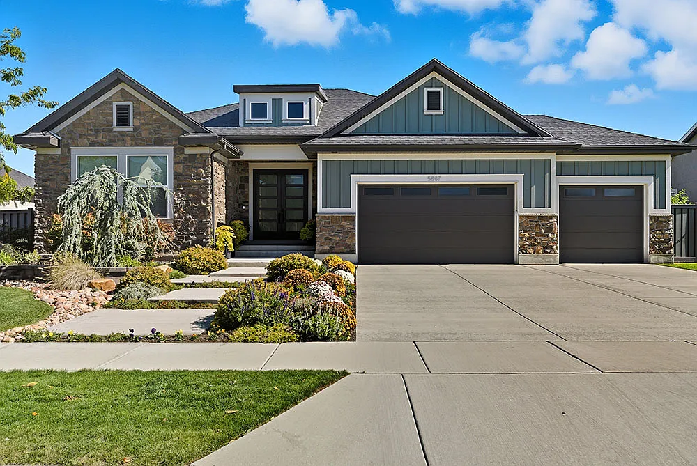 5 bed, 4.5 bath, 4425 sqft, $5,000 — Photo 1