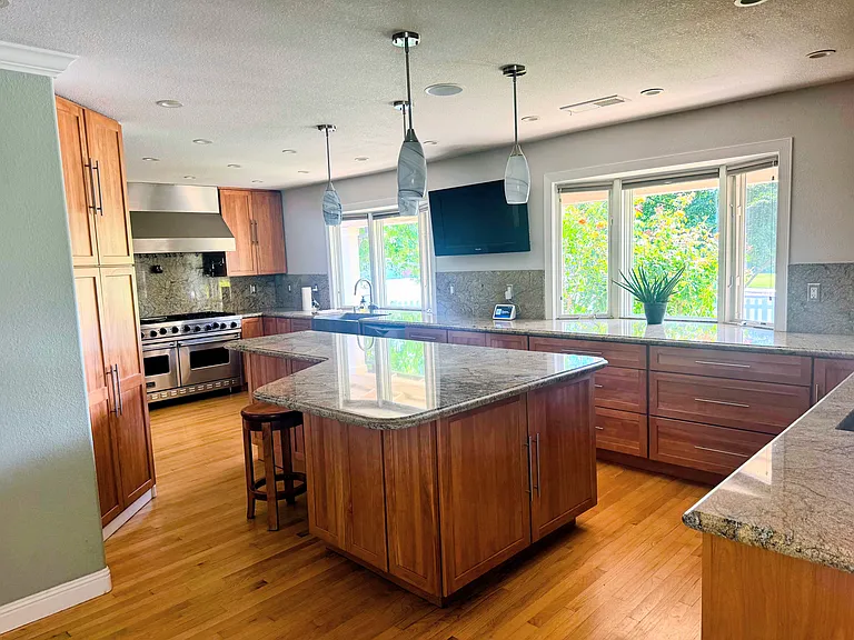 Kitchen - granite counters, viking stove, warming drawer, sub zero fridge