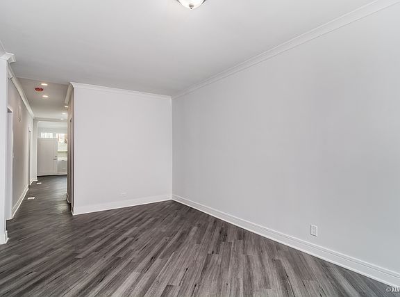 5th image of 3349 N Hamlin Ave