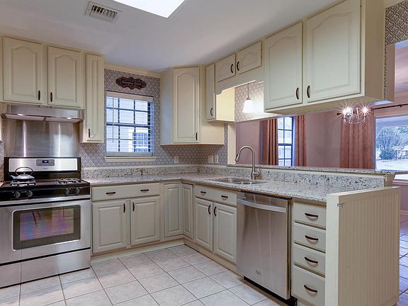3rd image of 635 Ashton St