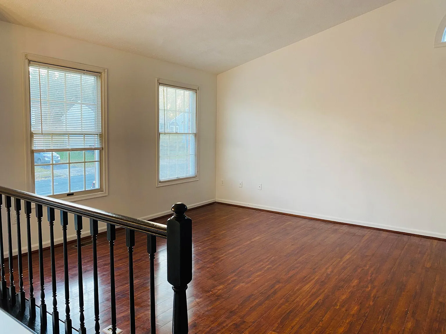 5 bed, 2350 sqft, $3,000 — Photo 2