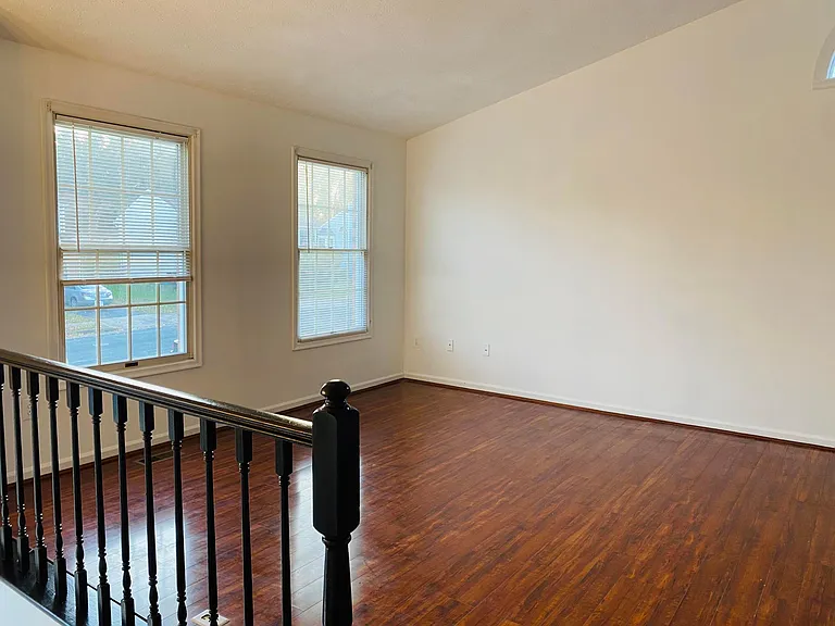 1315 Kingsbury Rd — Photo 2