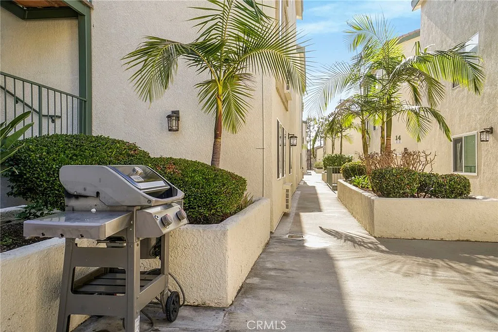 1 bed, 630 sqft, $1,900 — Photo 2