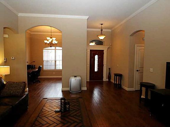 4th image of 1018 Tarah Knolls Cir