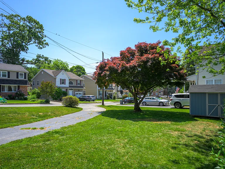 2518 Franklin Ave — Photo 20