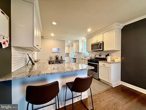 3rd image of 2310 Edge Hill Rd