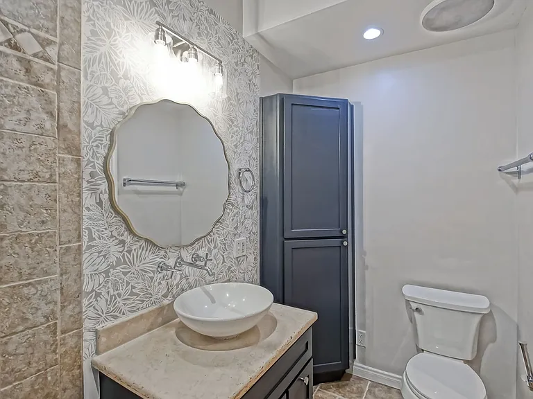 2621 Mathews Ave — Photo 23