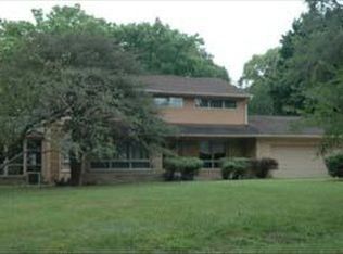 215 E Bradley Rd #E, Fox Point, WI 53217