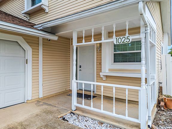 2nd image of 1025 Wentworth Ct