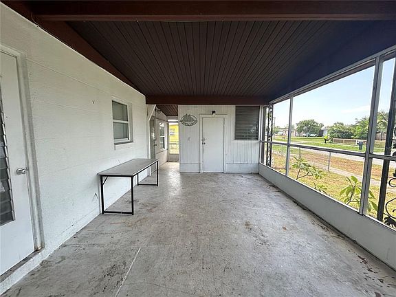 3rd image of 3140 CRESTWOOD DRIVE