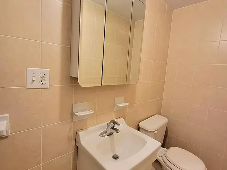 274 W 19th St #1V — Photo 8