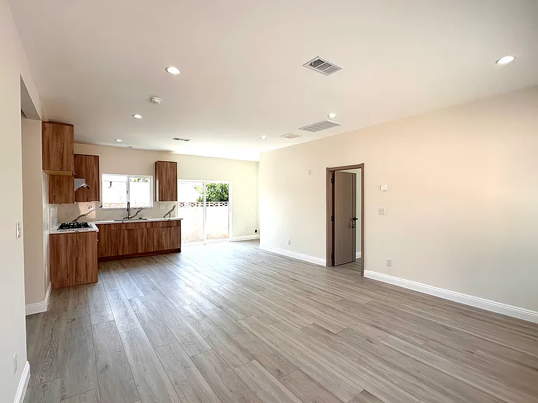 8515 Hyacinth St — Photo 2