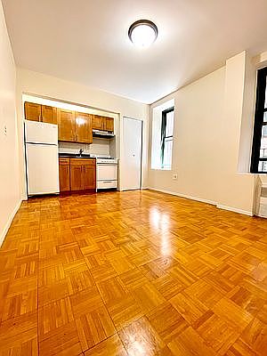 2nd image of 520 E 79th St #1EV