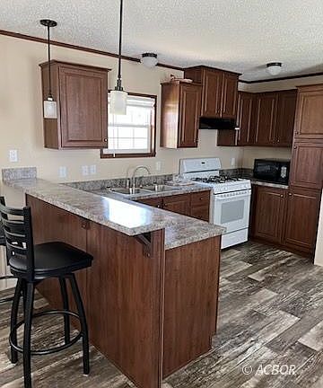 3rd image of 283 W 13th St Lot 23
