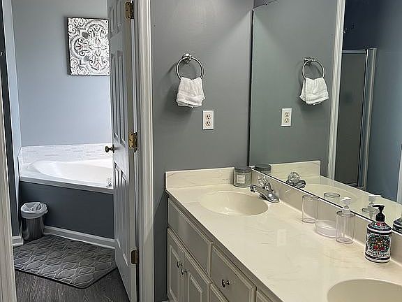 On suite dble van tub/shower