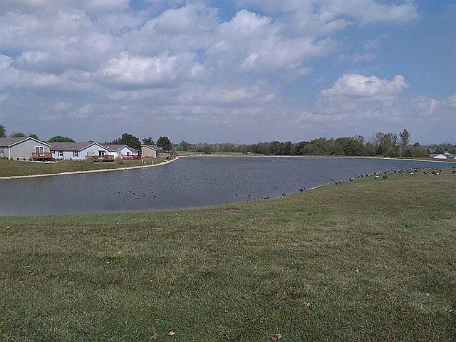 1st image of 936 NE White Oaks Ln