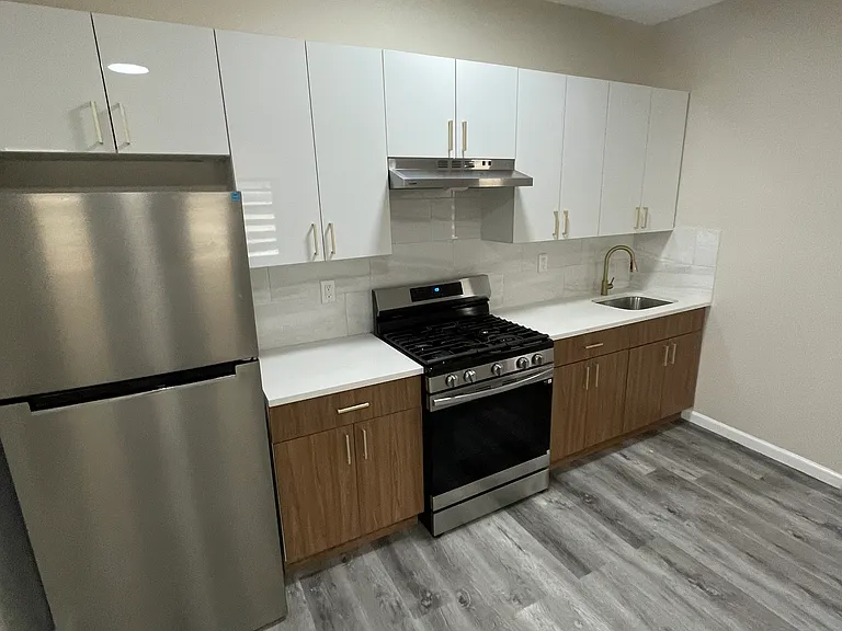 13 Brinsmaid Pl #4 — Photo 1