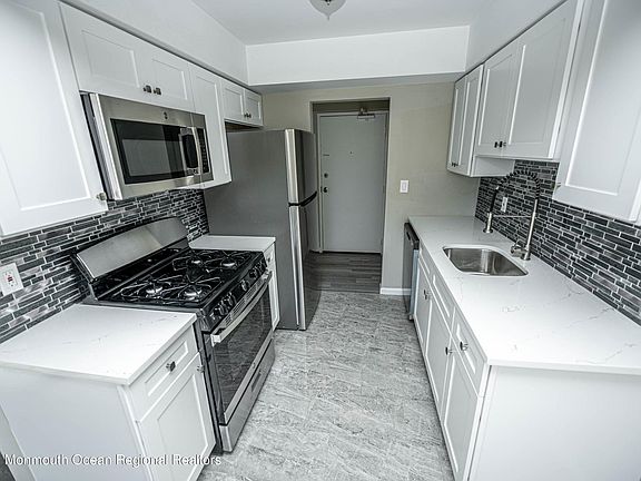 2nd image of 56C Stonehurst Blvd