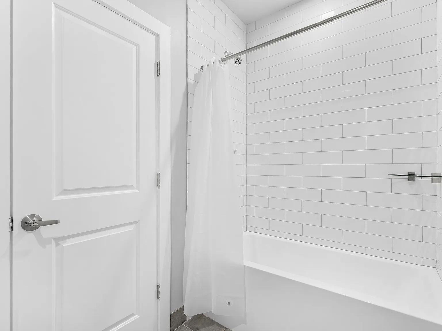 5 bed, 1950 sqft, $2,580 — Photo 1